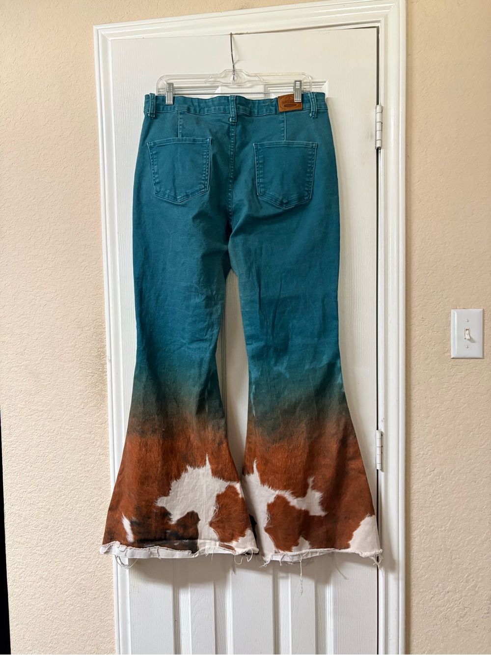 Ranch Dress’n Jade Turquoise Cowhide Print Superflare Stretchy Jeans Size 14 - Picture 8 of 14